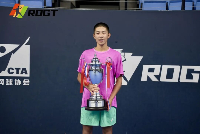 李祉昱斩获ITF国际青少年网球巡回赛马鞍山站冠军