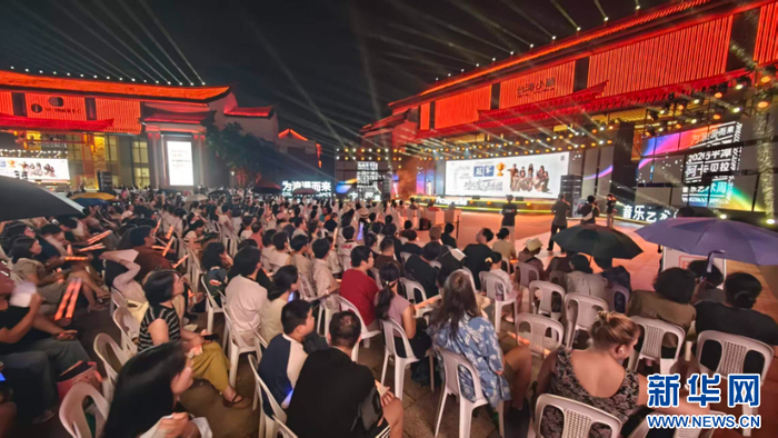 演出现场。新华网 刘默涵 摄