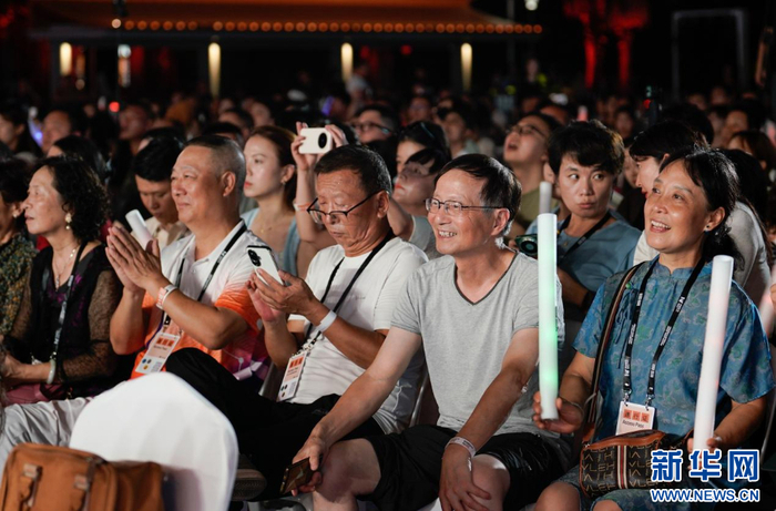 图为观演现场。新华网 蒋巧玲 摄