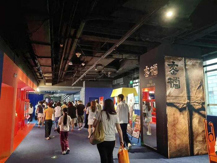 配音版《奥德赛》散场，观众走出影院 钟菡 摄