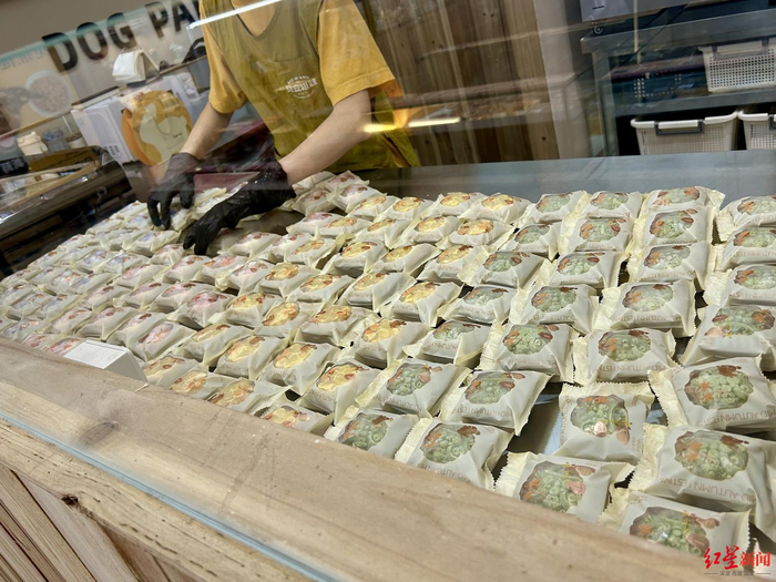 ▲贝安姐妹宠物鲜食的宠物中秋月饼