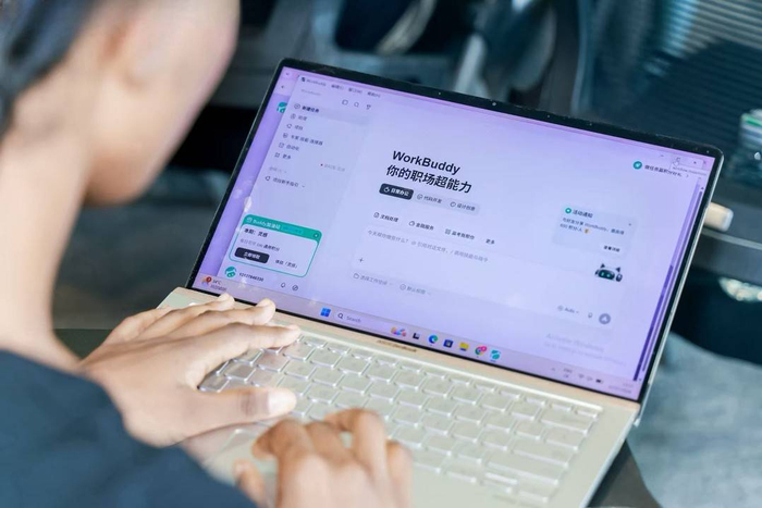 开学季“Token战”打响：AI大厂集体押注新学具“第四大件”丨新经济观察