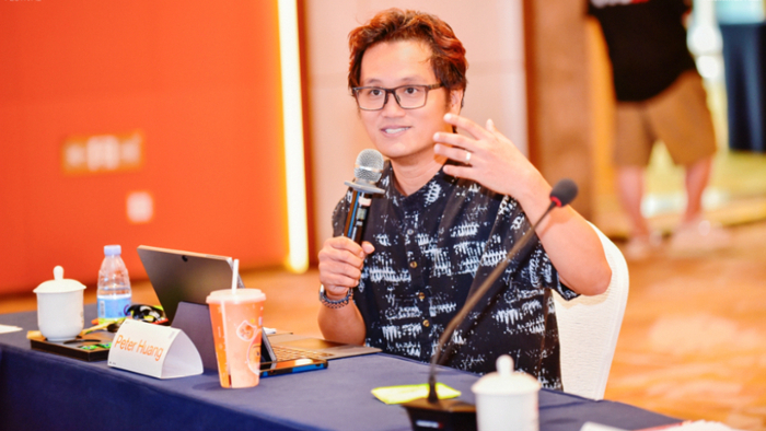 黄烈传在国际阿卡贝拉核心主创专家研讨会上交流心得。新华网发（主办方供图）