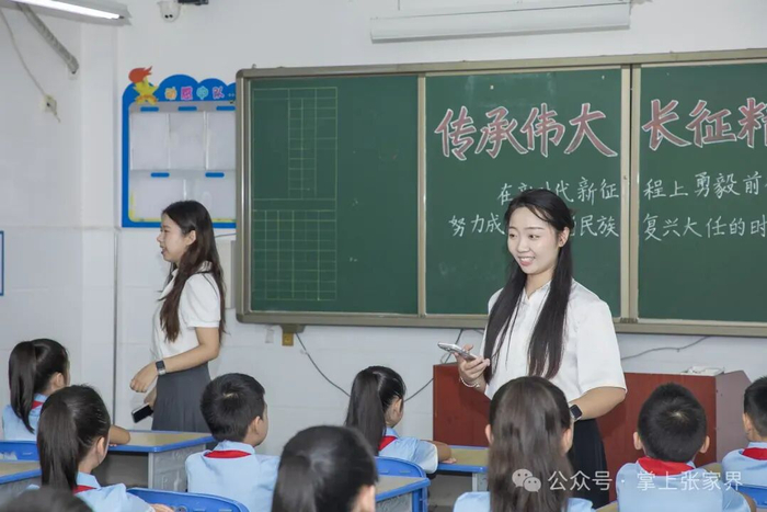 孩子们在永定区金海实验学校录制现场。