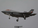 美媒披露现场画面：8架美军F-35战机撤离中东抵达英国