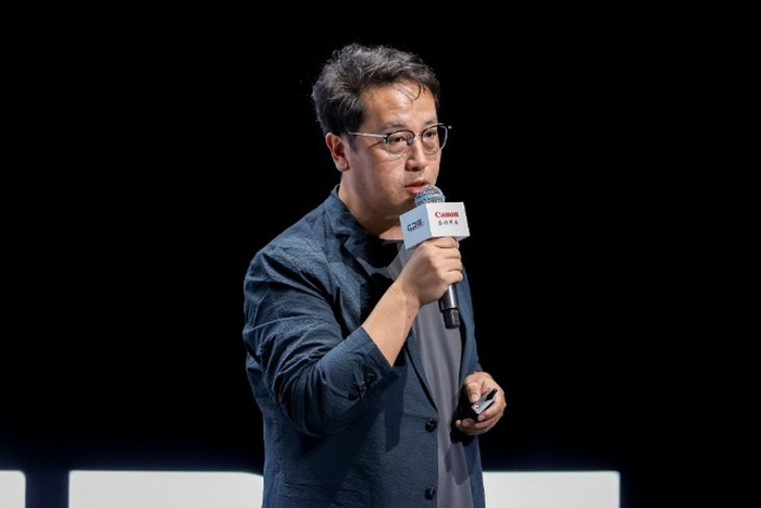 《新京报》摄影部主任赵亢发表特别演讲《影像力量：时代叙事与现实在场》