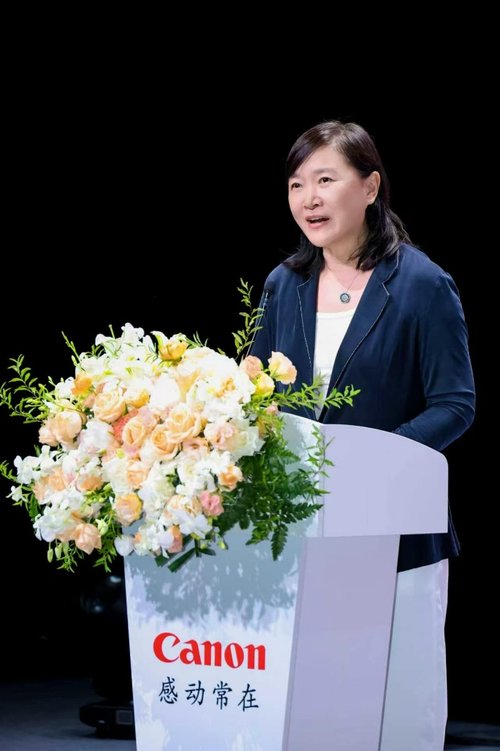 北京摄影周艺术总监、佳能CPS会员摄影展策展人赵迎新致辞