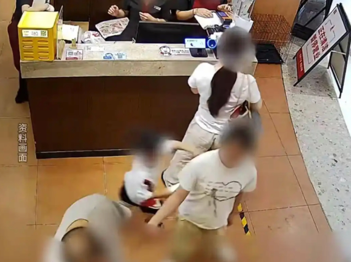 中安时评：“保护孩子还是保护女性”，本身就是道伪命题