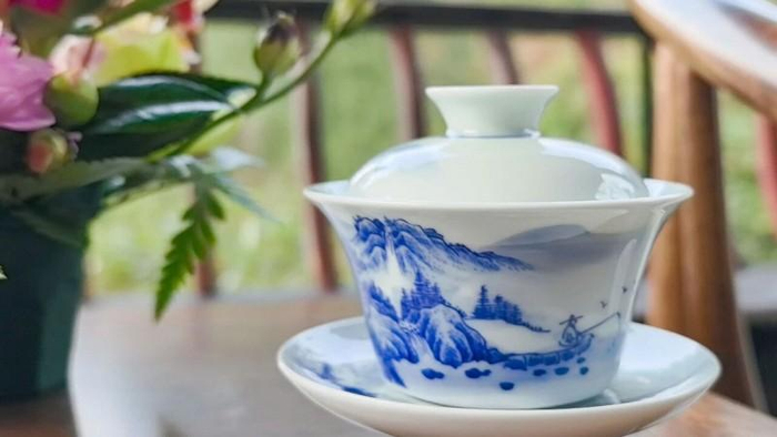 ▲ 见山烧青花盖碗（资料图）