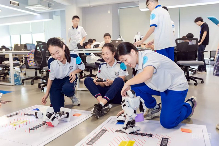 青少年们在广州湾区少年科学院组织下开展活动（央广网发 受访者供图）