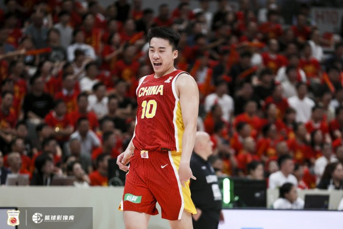 状态回暖！王俊杰第三节独得8分 三节9中3贡献8分4板