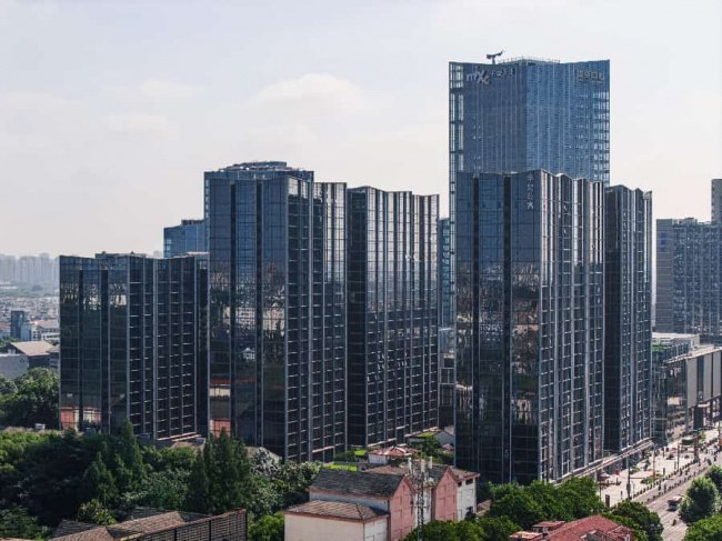 图九:苏州华贸中心实拍全景