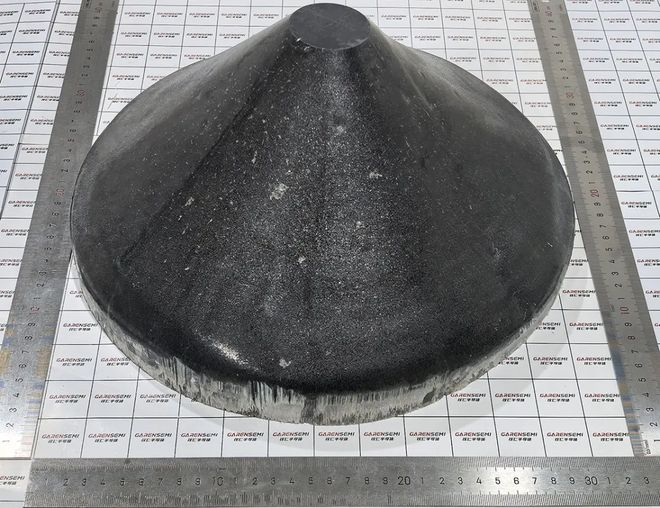 ▲ 镓仁半导体 12 英寸氧化镓晶体