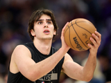 雷诺：在NBA球员常带伤作战 迎难而上尽显职业体育魅力