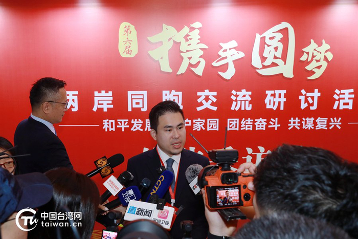王炳忠接受媒体采访。（中国台湾网记者 尹赛楠 摄）