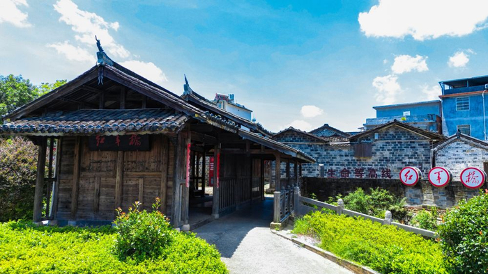 图为2025年8月8日拍摄的福建省龙岩市长汀县南山镇中复村红军桥。新华社发（朱芳彬 摄）