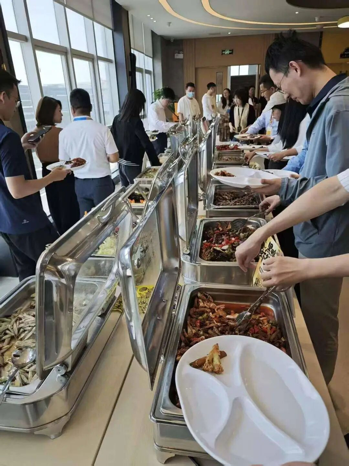 谢海诚参加周黑鸭股东大会（谢海诚供图）