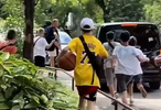 东契奇现身马德里做活动受到球迷热捧 小球迷穿湖人77号球衣追车
