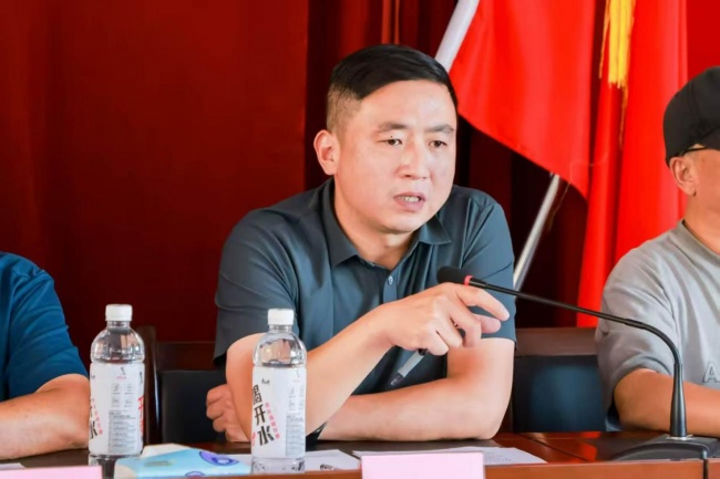 石家庄市正定县新安镇吴兴村党总支书记兼村委会主任于栋。受访者供图