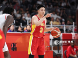 解说：以目前的形势 本场需把进攻交给胡明轩的投篮来奋力一搏了