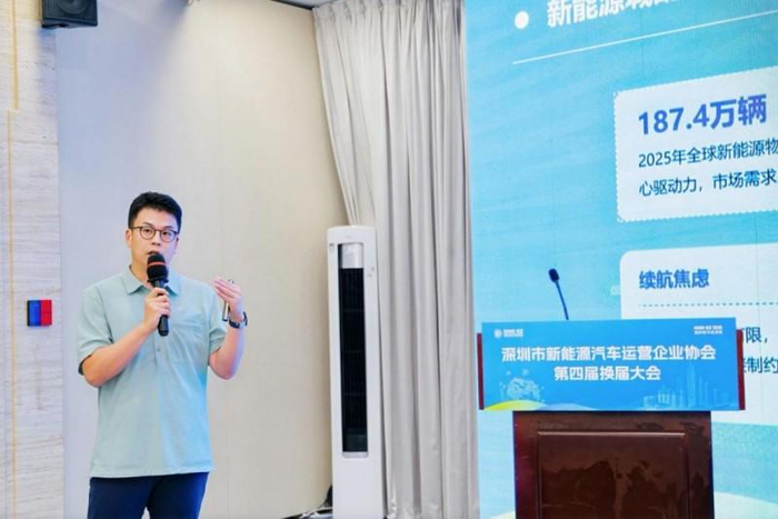 图/地上铁换电业务运营负责人涂昊伟主题分享