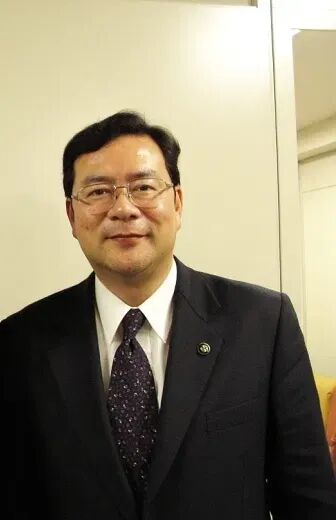 ·2005年，时任大阪府枚方市市长中司宏参加环境议题对谈。（日本“网络地球村”网站）