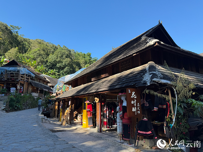 清晨的景迈山糯干古寨。人民网 雷霁摄