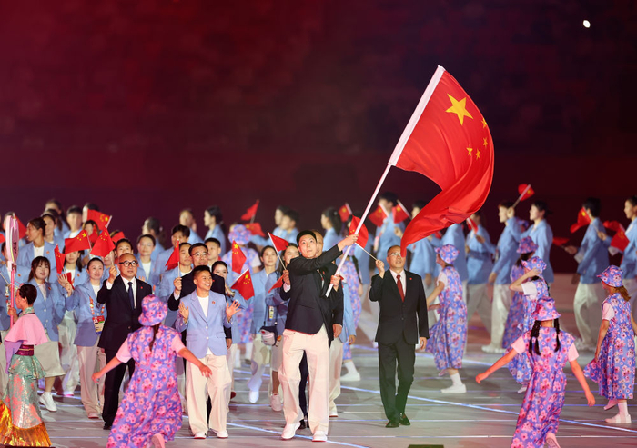 9月19日，中国体育代表团在开幕式上入场。新华社记者 邓华 摄