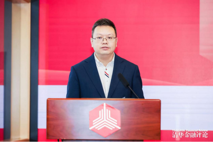 图为张伟