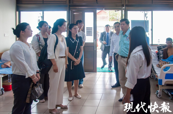 江苏医生与当地医生交流