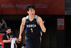杀红了眼！李贤重5记三分球砍下27分18板 下半场狂轰22分11板