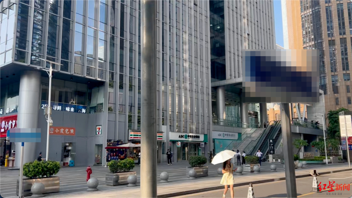 ▲记者卧底助贷公司周边聚集着各大银行