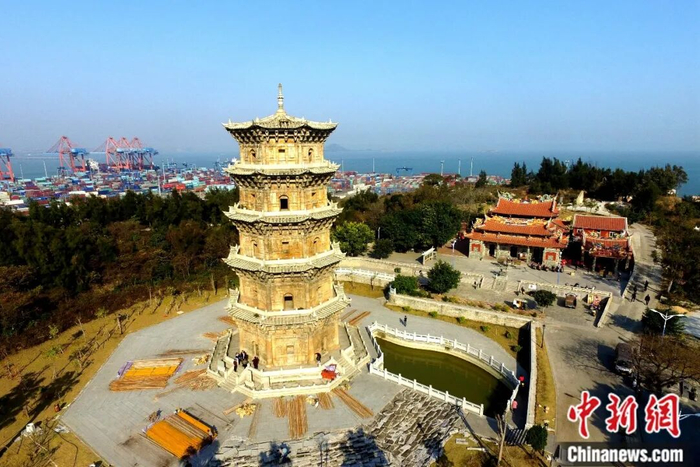 福建泉州六胜塔，它是宋元时期商船由泉州湾主航道驶向内河港口的地标。（资料图）中新社记者 王东明 摄