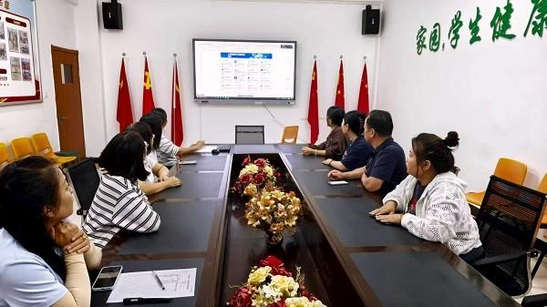 图：内蒙古杭锦旗独贵塔拉学校教师参与线上培训