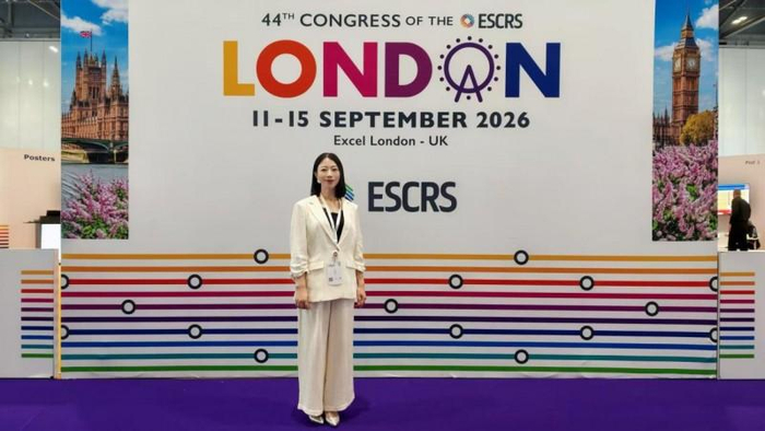 图为彭艳丽博士参加第44届ESCRS欧洲眼科年会