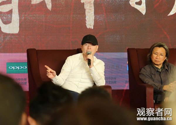 冯小刚出席上海国际电影节现场照 观察者网
