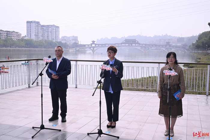 ▲9月23日，《发言人在现场》在新津举行