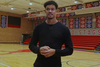 斯潘塞·琼斯：进NBA后仍没买车 还住原来的公寓&不追求奢华穿着