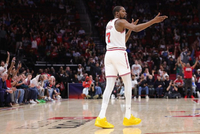 KD：季后赛会让年轻球员变得更好 有些人12、13年都没打过季后赛