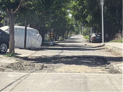 玉门镇南门村北门一、四组主干道破损道路。