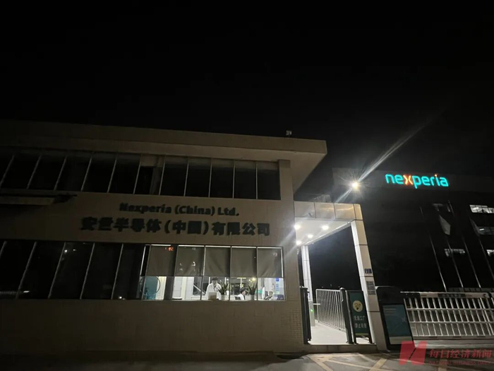 2025年10月18日晚间，“断供之初”的安世东莞工厂 每经记者吴泽鹏 摄
