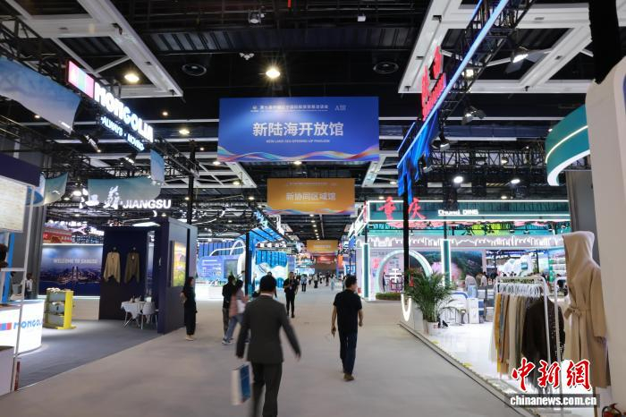 图为主题展览现场。于海洋　摄