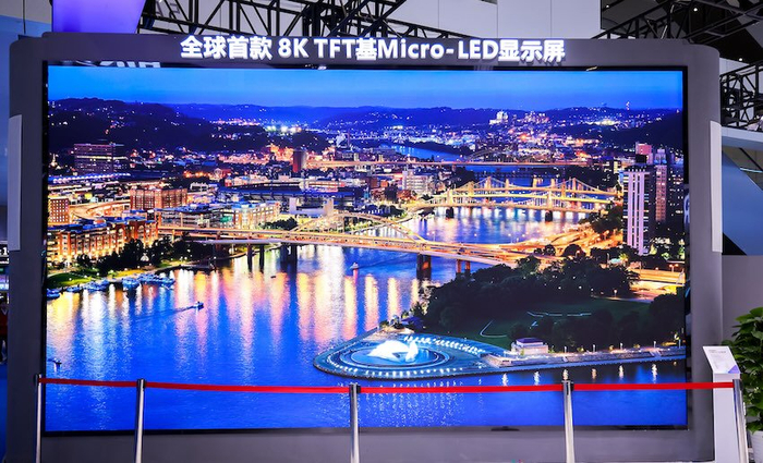 全球首款8K TFT基Micro-LED显示屏。企业供图