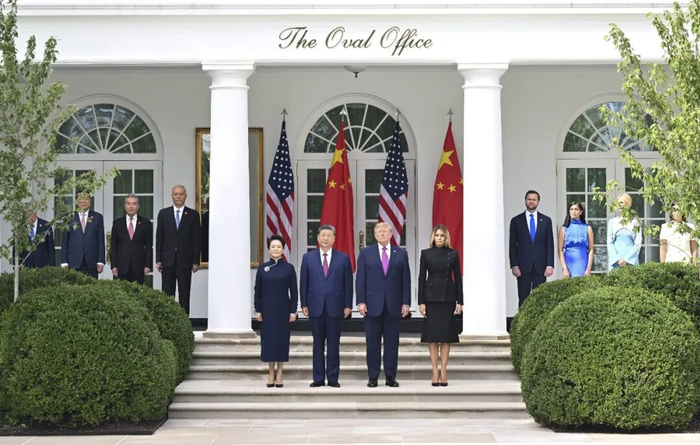 9月24日上午，美国总统特朗普在白宫举行隆重仪式，热烈欢迎中国国家主席习近平对美国进行国事访问。图/新华