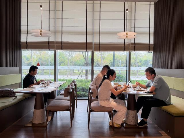 顾客正在用餐。图/九派新闻 蔡晓萱