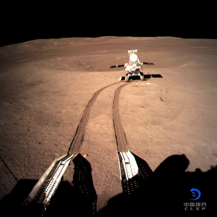图为2021年12月7日着陆器地形地貌相机拍摄的玉兔二号在A点影像图。新华社发（国家航天局供图）