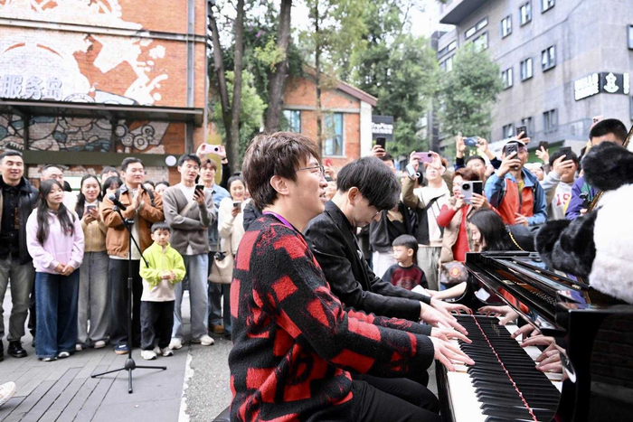 艺术家在街头表演