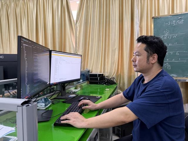 李骞在课堂上。 王倩 摄