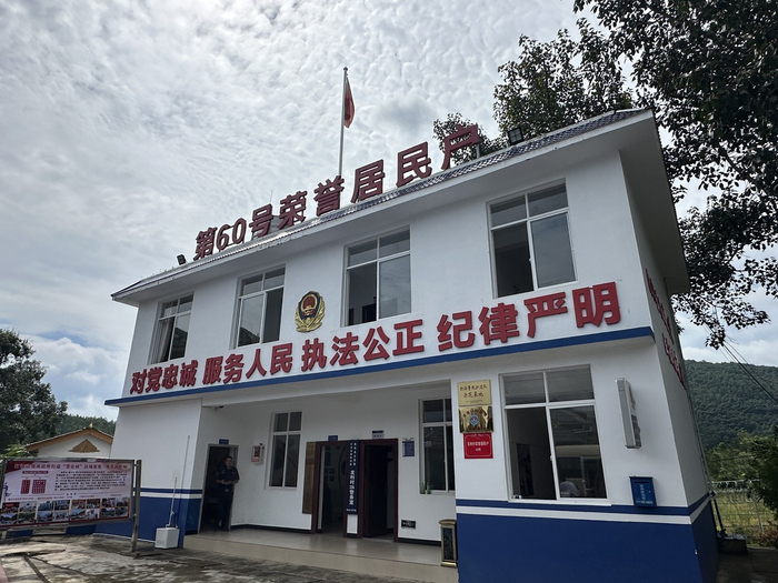 226抵边警务室，龙利村第60号荣誉居民户。窦崇尹 摄