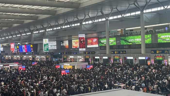9月25日，上海虹桥火车站的人流&nbsp;图片来源：网友图片
